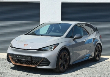 CUPRA BORN 62kwh 150KW KAMERA VYHŘEV 112tkm m 2022
